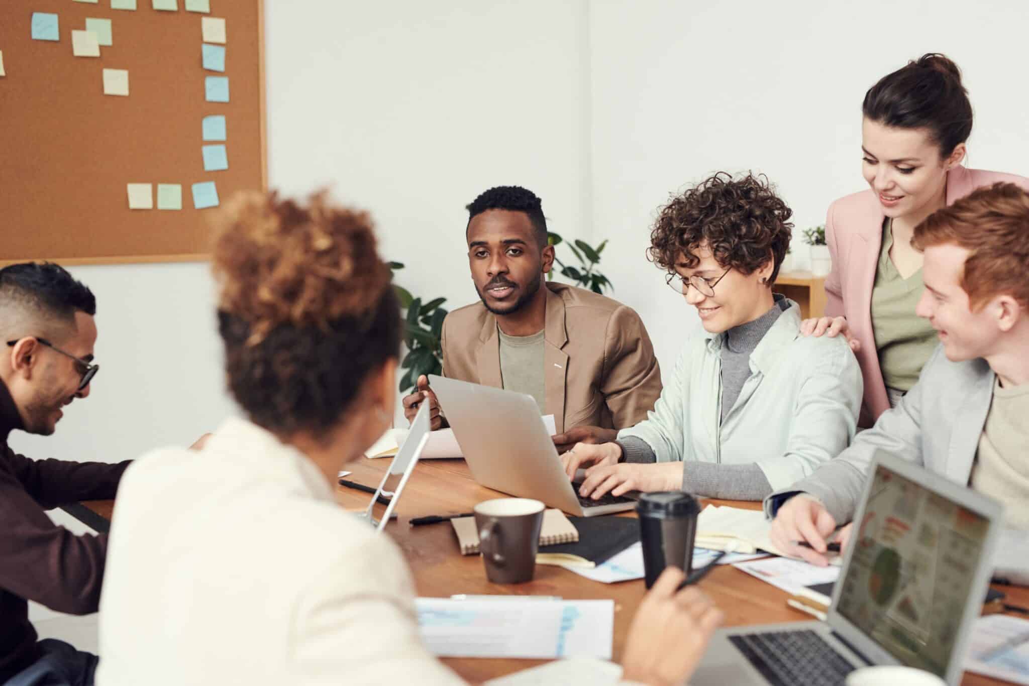 Read more about the article The Pros & Cons of Tracking Your Employees’ Every Digital Movement